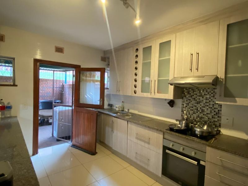 3 Bedroom Apartment for Sale - Photo 7