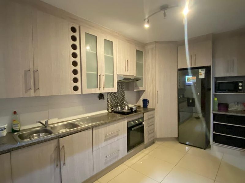 3 Bedroom Apartment for Sale - Photo 6