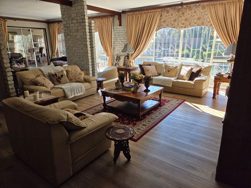 Spacious Double Erf Property with Grand Home & Expansive Garden – A Rare Gem! - Photo 4