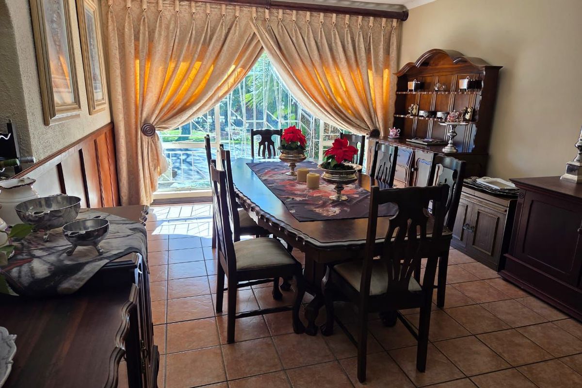 Spacious Double Erf Property with Grand Home & Expansive Garden – A Rare Gem! - Photo 5