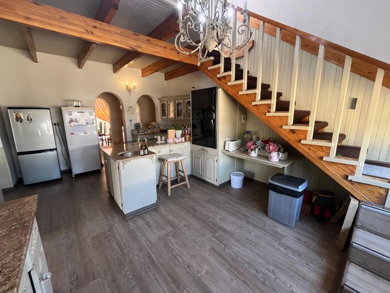 Spacious Double Erf Property with Grand Home & Expansive Garden – A Rare Gem! - Photo 7