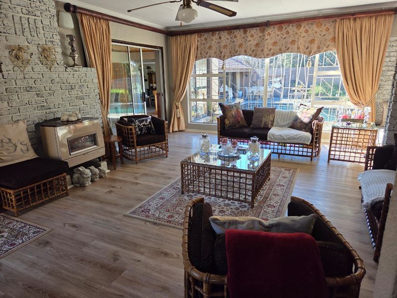 Spacious Double Erf Property with Grand Home & Expansive Garden – A Rare Gem! - Photo 3