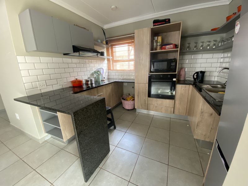 Spacious 4-Bedroom Home in Capital View Estate, Lotus Gardens - Photo 3