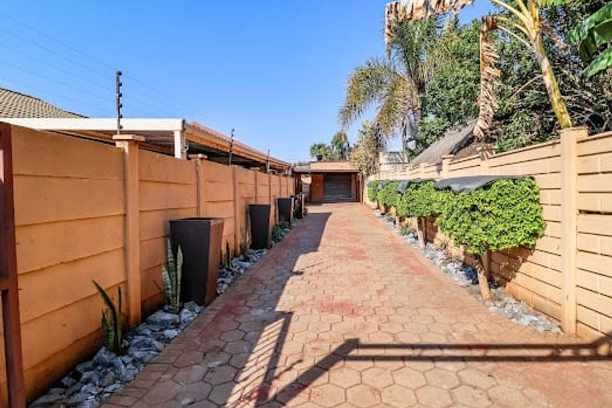 Neat 3 bedroom Family home for sale! - Photo 4