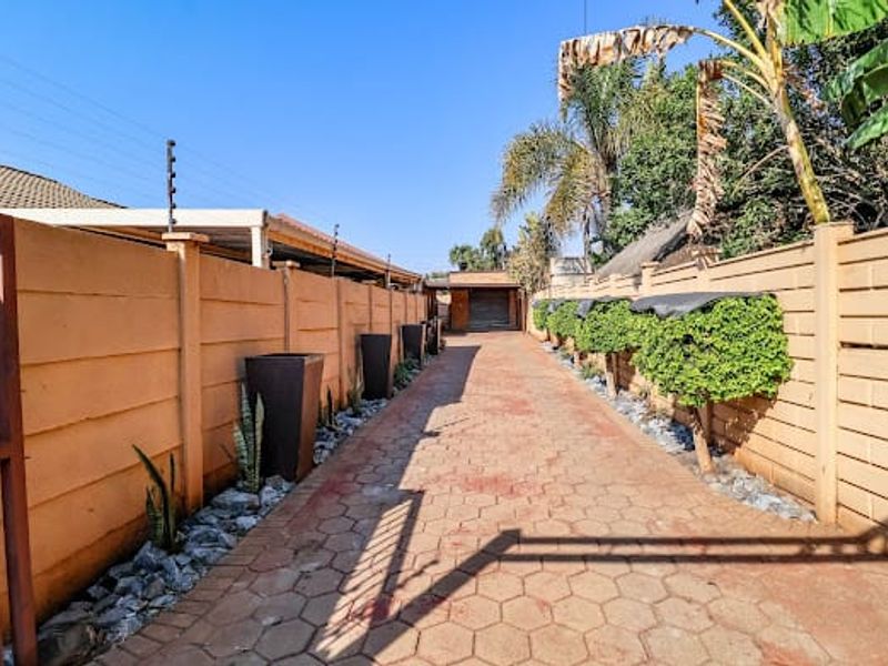 Neat 3 bedroom Family home for sale! - Photo 4