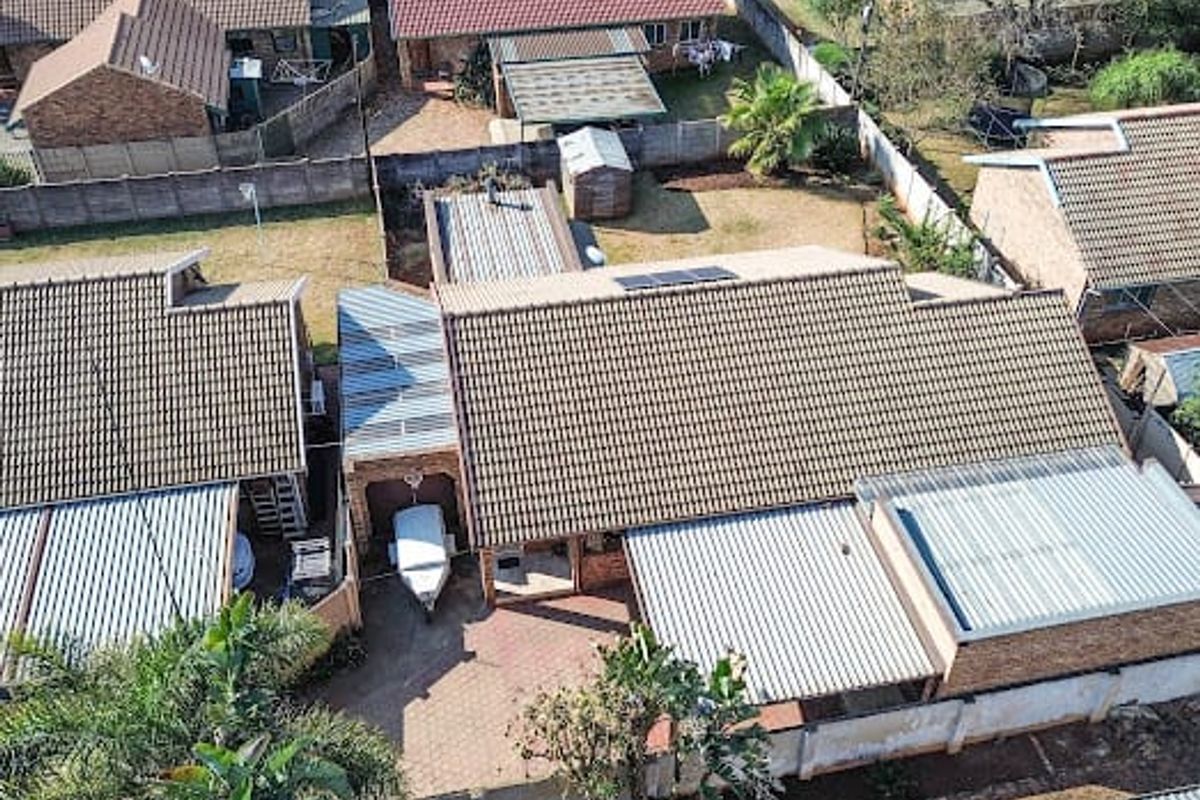 Neat 3 bedroom Family home for sale! - Photo 2