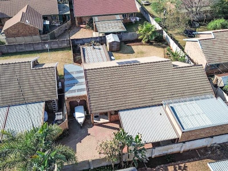 Neat 3 bedroom Family home for sale! - Photo 2