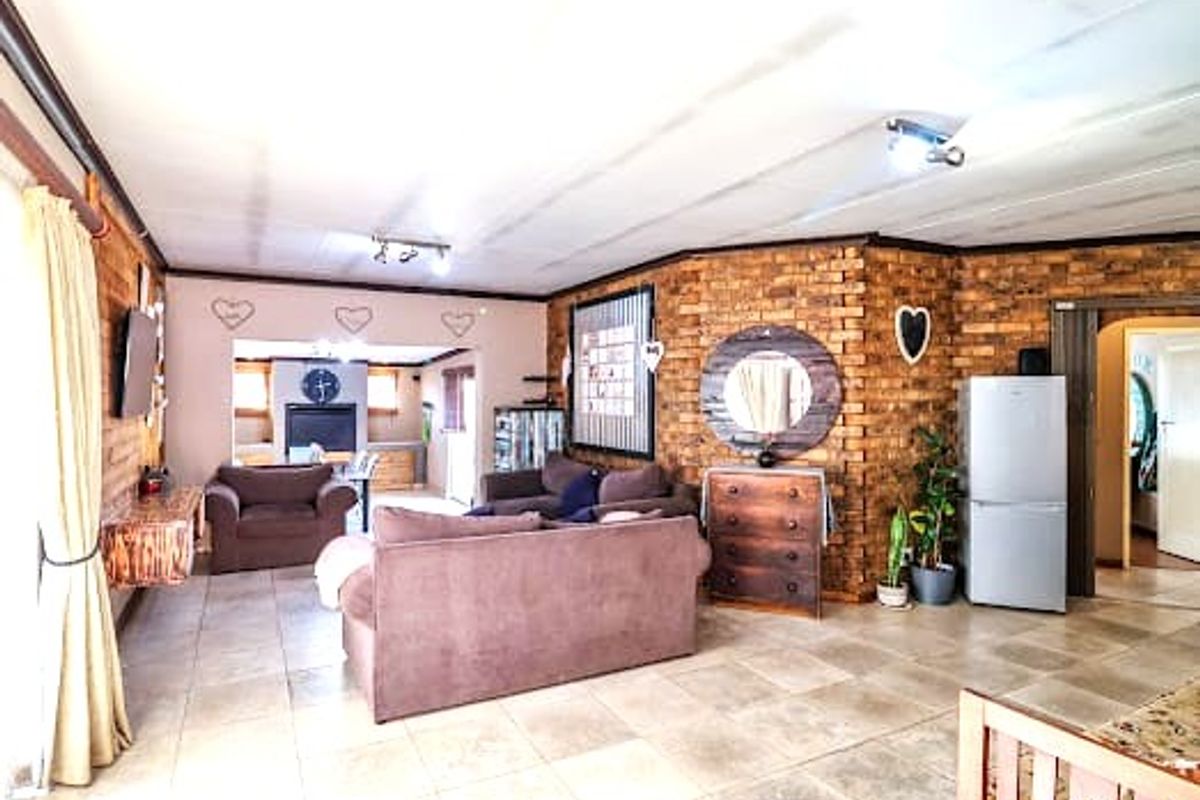 Neat 3 bedroom Family home for sale! - Photo 5