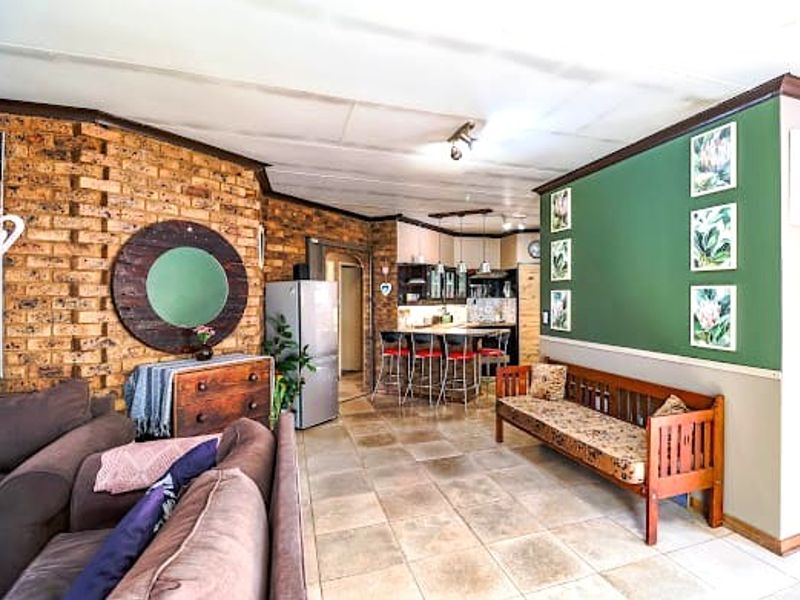 Neat 3 bedroom Family home for sale! - Photo 6