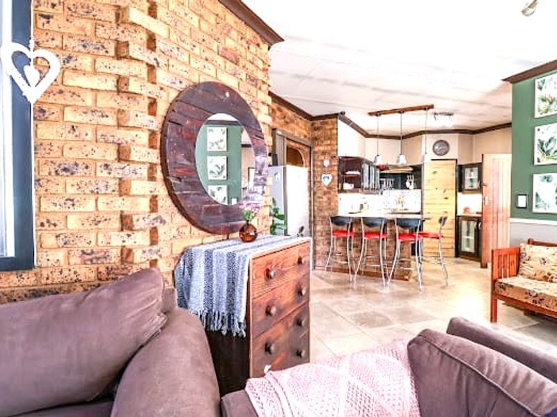 Neat 3 bedroom Family home for sale! - Photo 7