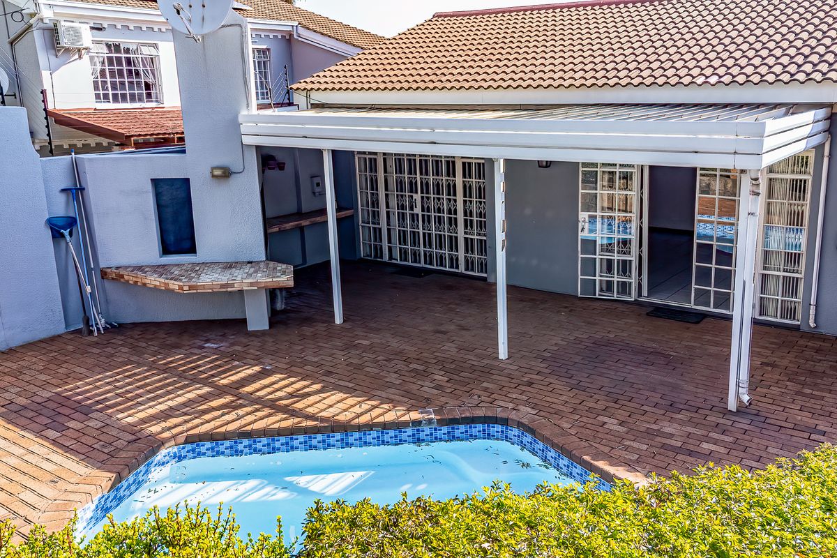 3 Bedroom Home – Lynnwood Glen! - Photo 2