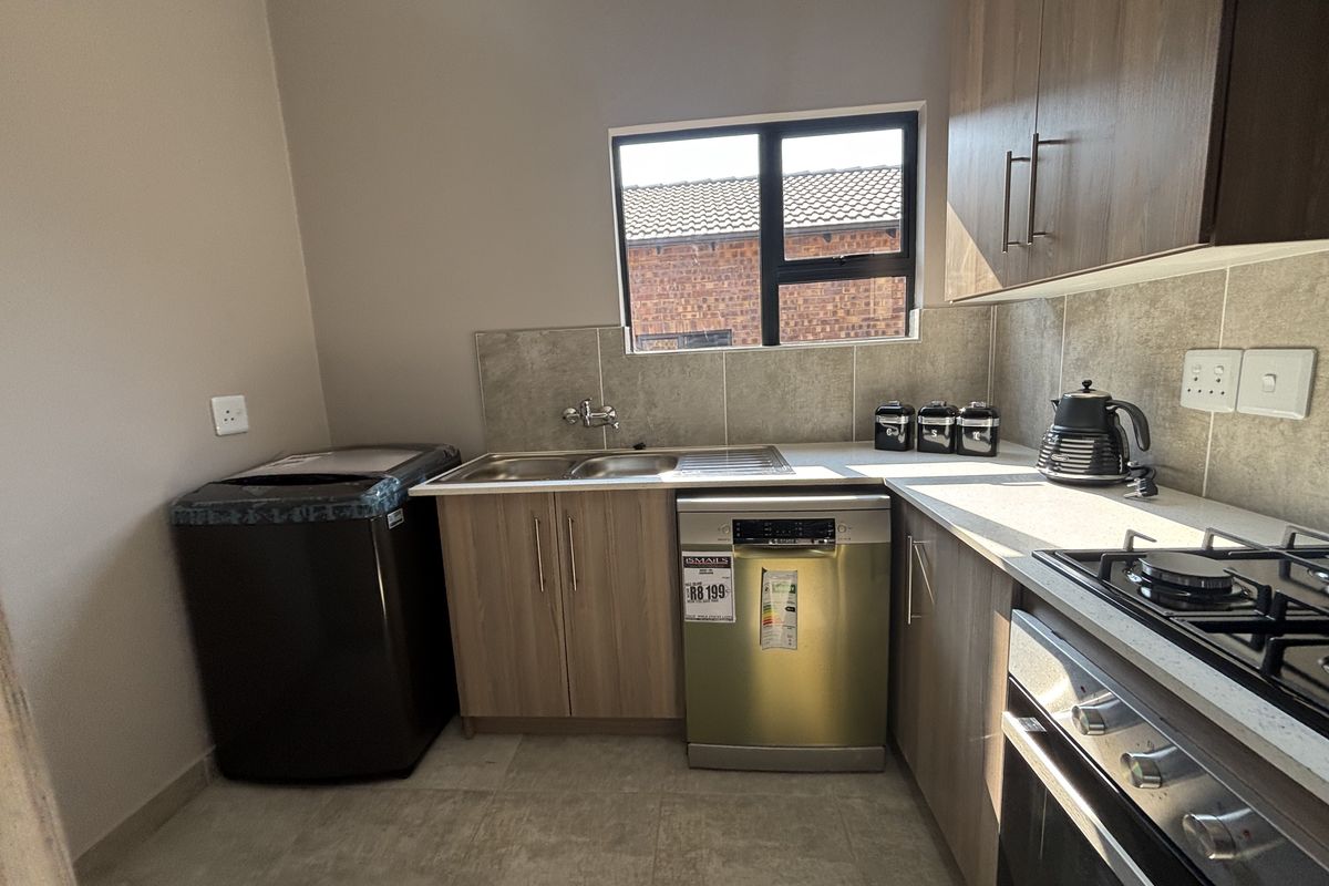 Full title Home in Secure Estate - Photo 3