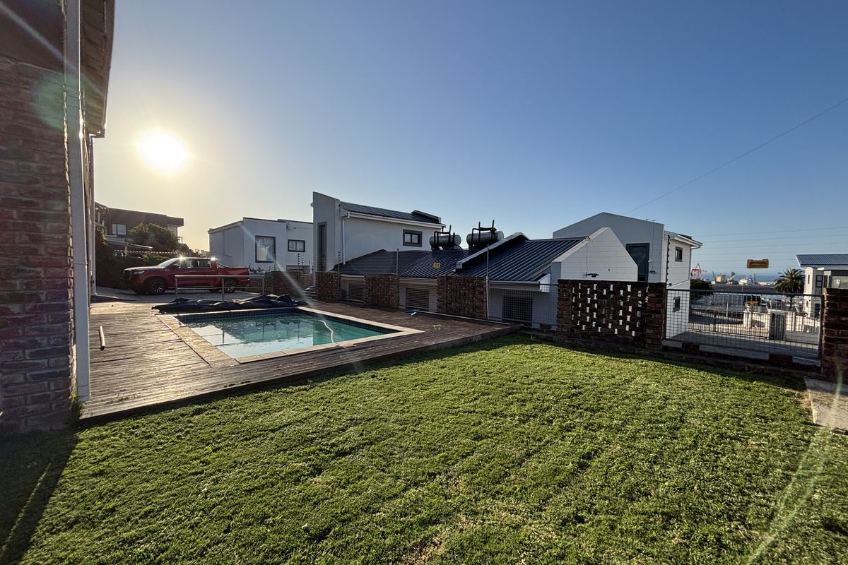 Humerail – Large Modern Family Home - Photo 3