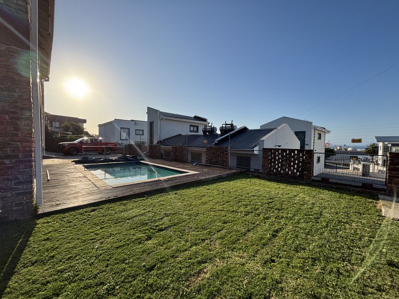 Humerail – Large Modern Family Home - Photo 3