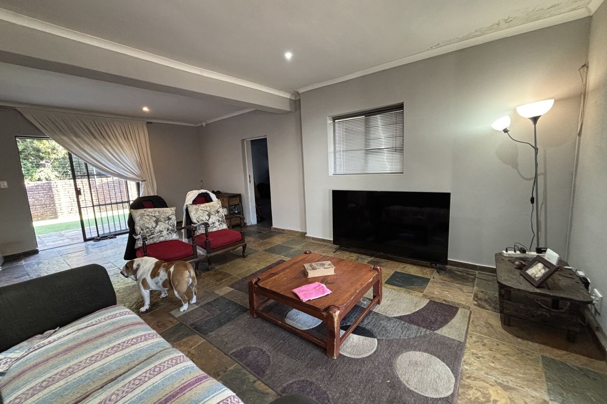 Humerail – Large Modern Family Home - Photo 4