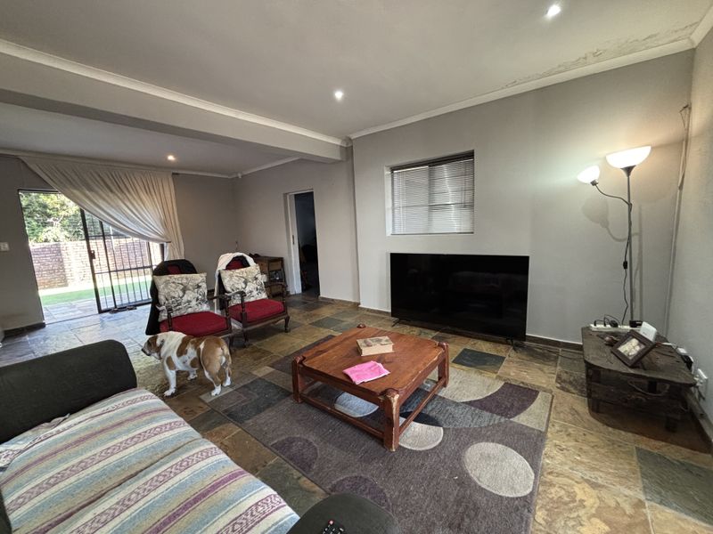 Humerail – Large Modern Family Home - Photo 4