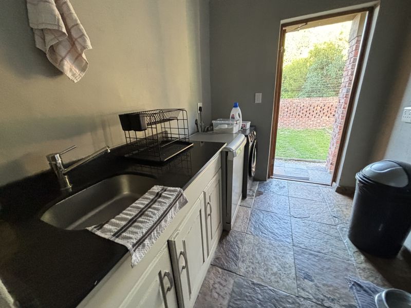 Humerail – Large Modern Family Home - Photo 9