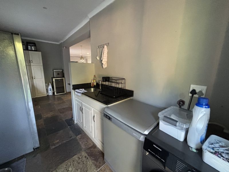 Humerail – Large Modern Family Home - Photo 8