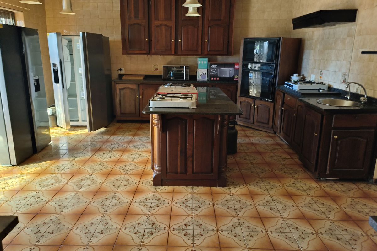 23 Bedroomed House For Sale!!! calling on Investors Investment Property in Kanonierspark - Photo 4