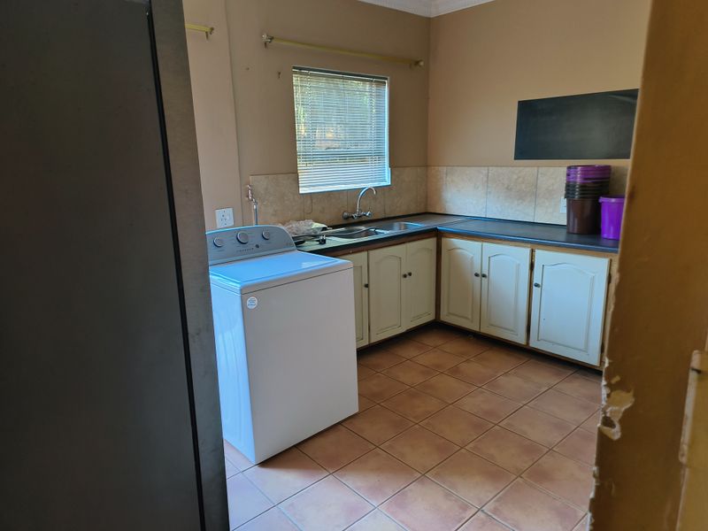 23 Bedroomed House For Sale!!! calling on Investors Investment Property in Kanonierspark - Photo 5