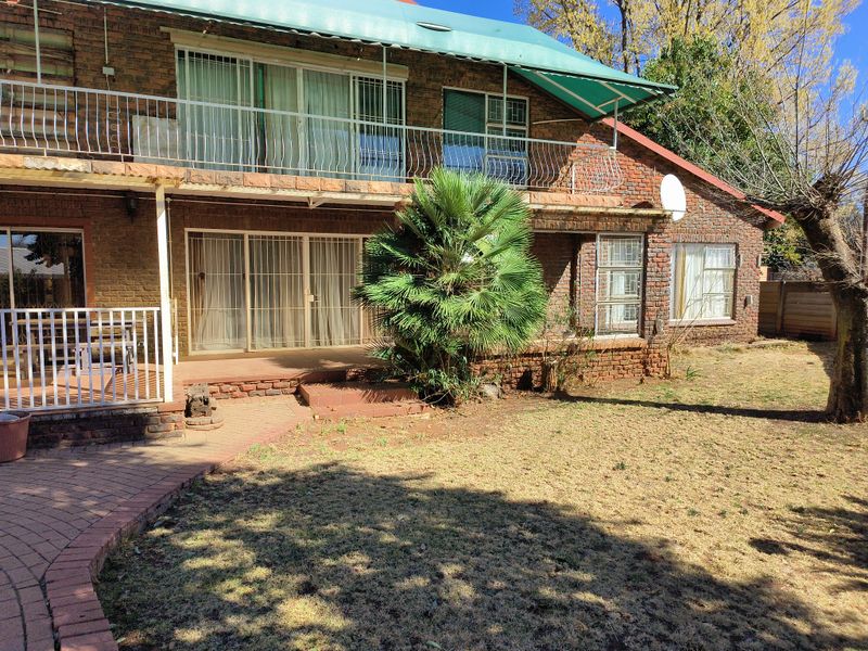 23 Bedroomed House For Sale!!! calling on Investors Investment Property in Kanonierspark - Photo 2