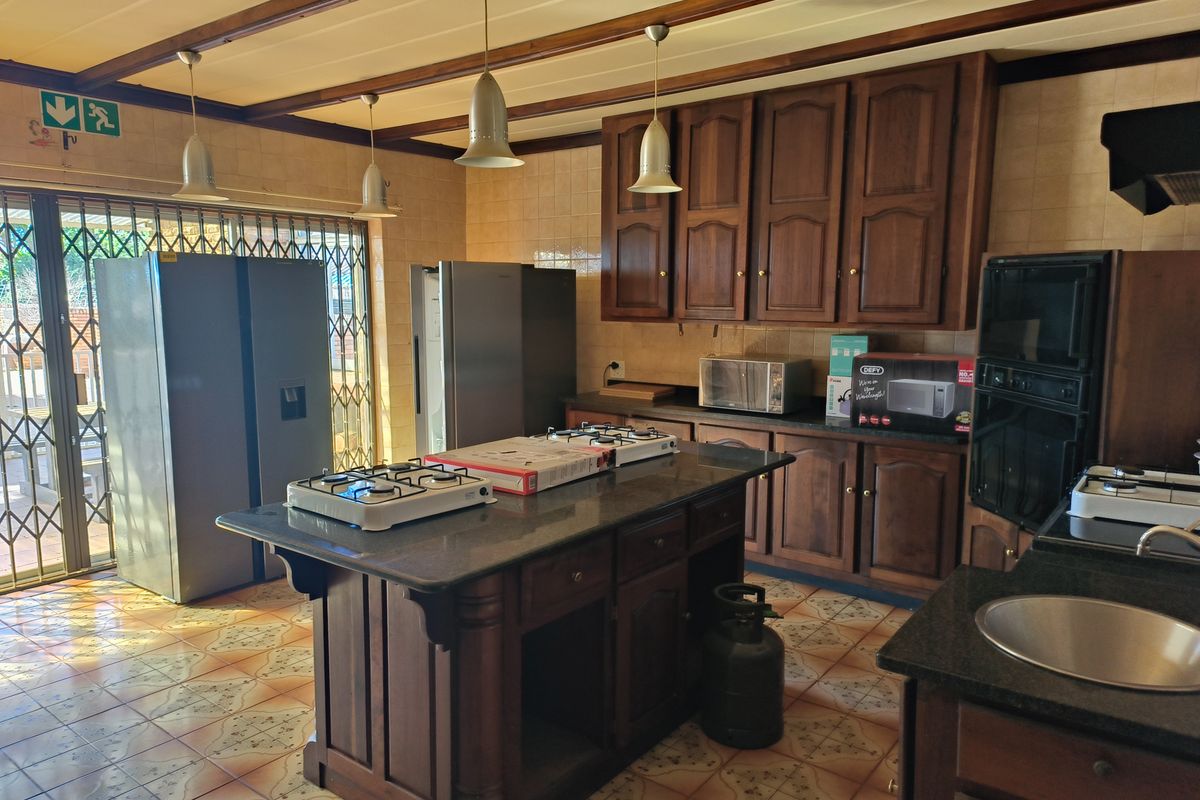 23 Bedroomed House For Sale!!! calling on Investors Investment Property in Kanonierspark - Photo 3