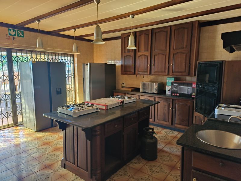 23 Bedroomed House For Sale!!! calling on Investors Investment Property in Kanonierspark - Photo 3