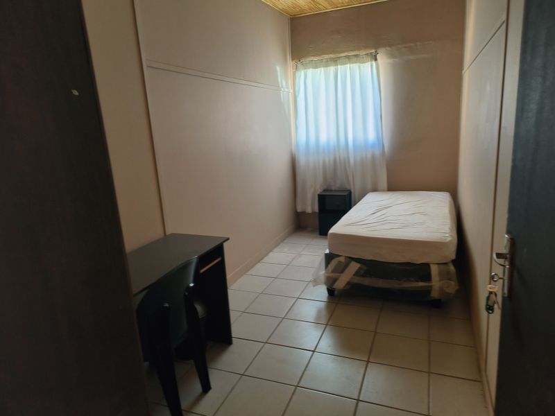 23 Bedroomed House For Sale!!! calling on Investors Investment Property in Kanonierspark - Photo 10