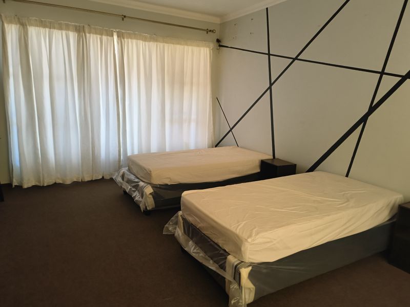 23 Bedroomed House For Sale!!! calling on Investors Investment Property in Kanonierspark - Photo 8