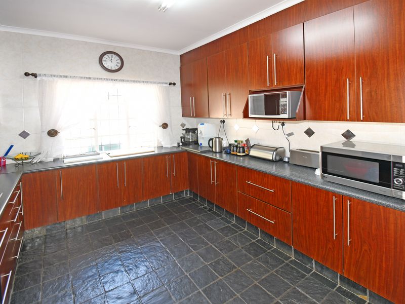 Rare Gem in  Gerhardsville, Centurion. 2.14 Hectares of Elegance, Opportunity and Serenity - Photo 10