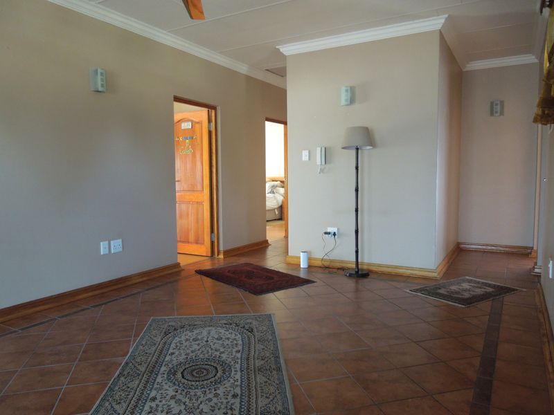 Golf Course View For This Lovely Family Home! - Photo 5