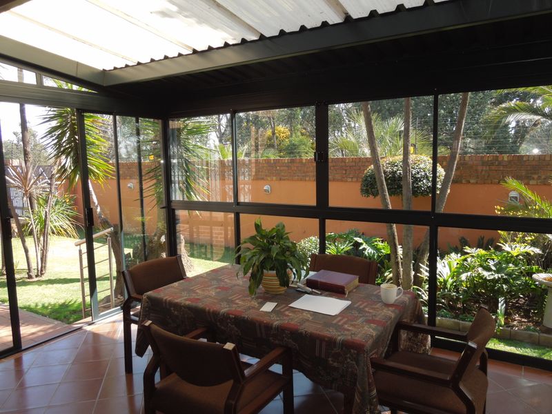 Golf Course View For This Lovely Family Home! - Photo 10