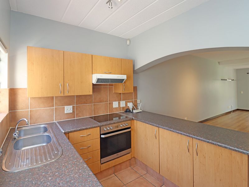 Immaculate Ground Floor Corner Apartment with Private Garden - Photo 8