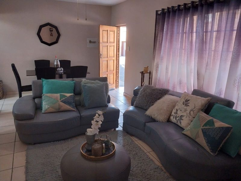 Spacious 3-Bedroom Apartment in a Prime Location - Photo 4