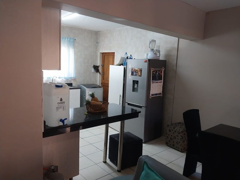 Spacious 3-Bedroom Apartment in a Prime Location - Photo 9