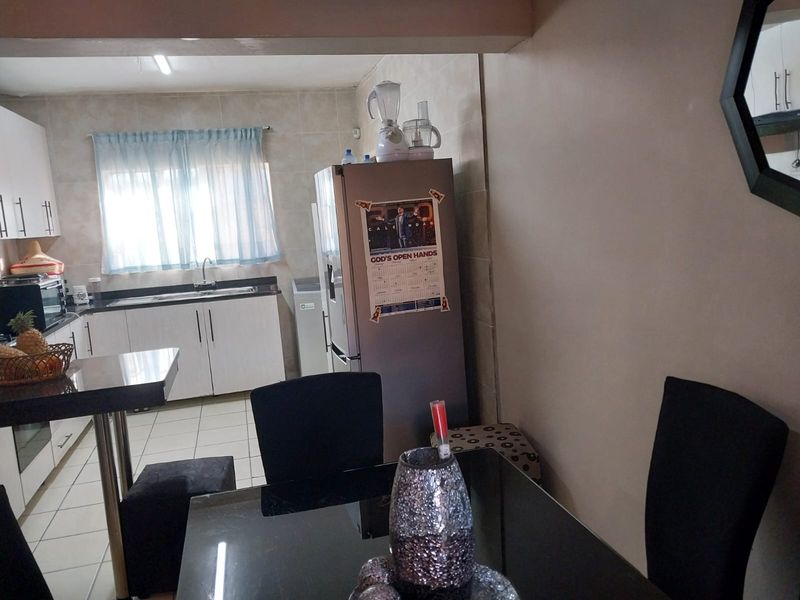 Spacious 3-Bedroom Apartment in a Prime Location - Photo 7