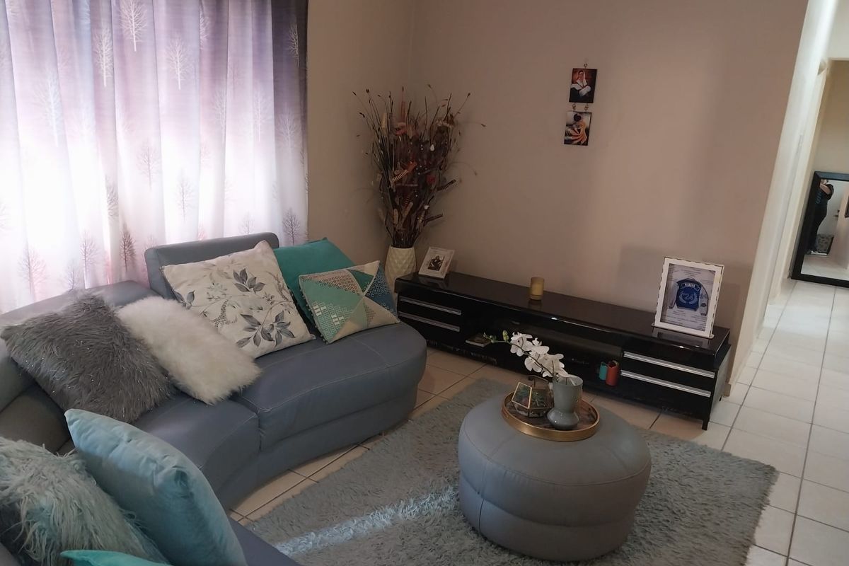 Spacious 3-Bedroom Apartment in a Prime Location - Photo 3