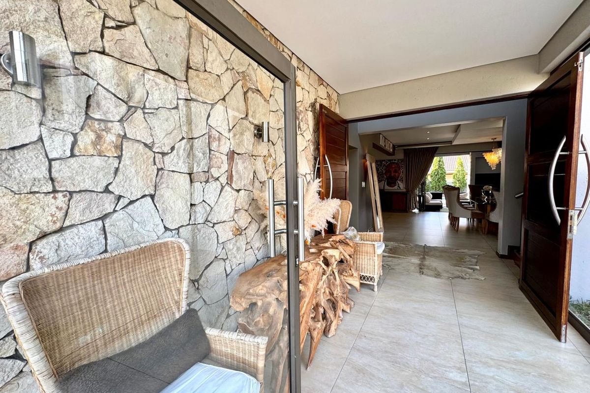 Architectural Masterpiece with Luxurious Finishes for sale in Secunda - Photo 4