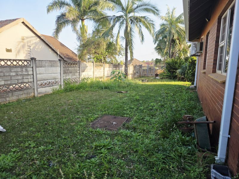 Charming 3-Bedroom Family Home with Spacious Yard - Photo 9