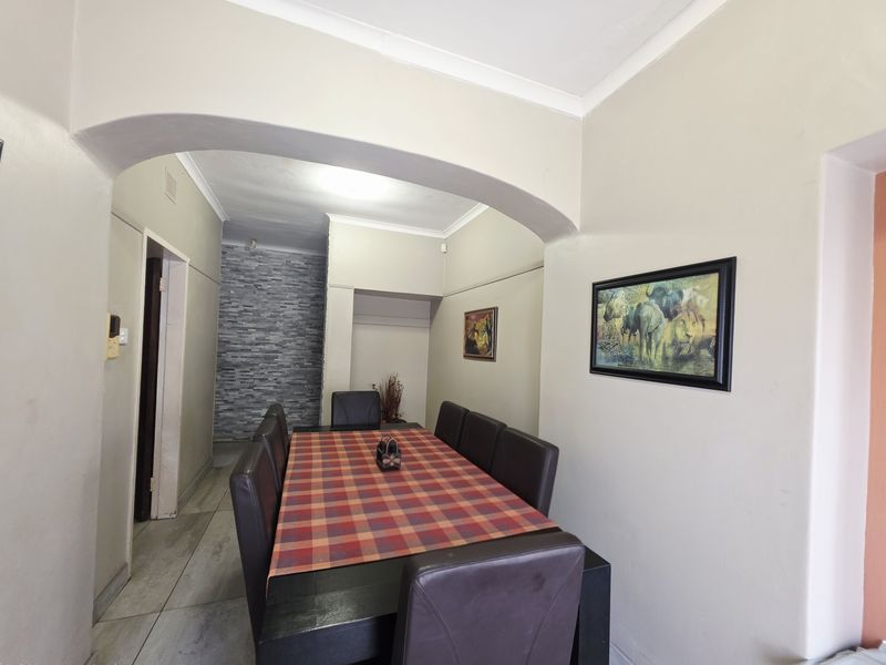 Charming 3-Bedroom Family Home with Spacious Yard - Photo 6