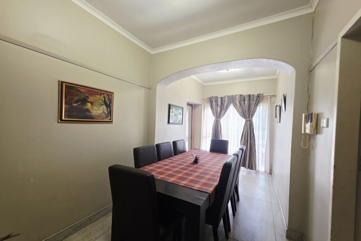 Charming 3-Bedroom Family Home with Spacious Yard - Photo 5