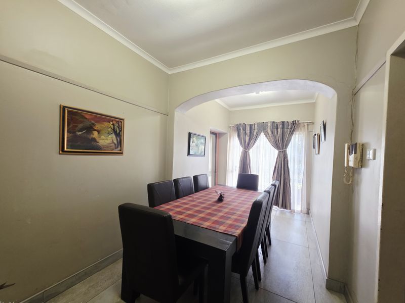 Charming 3-Bedroom Family Home with Spacious Yard - Photo 5