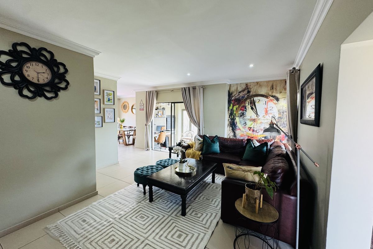 Chic, Spacious & Family-Ready – The Lifestyle You’ve Been Waiting For - Photo 3