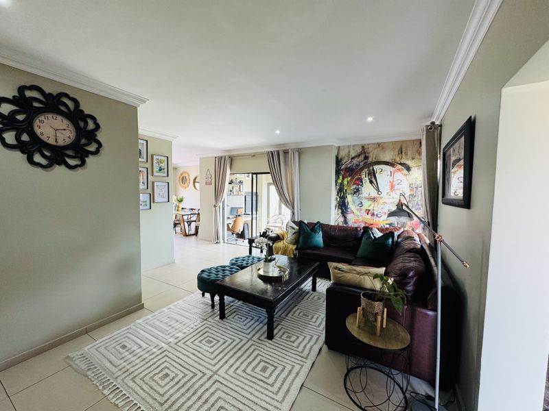 Chic, Spacious & Family-Ready – The Lifestyle You’ve Been Waiting For - Photo 3