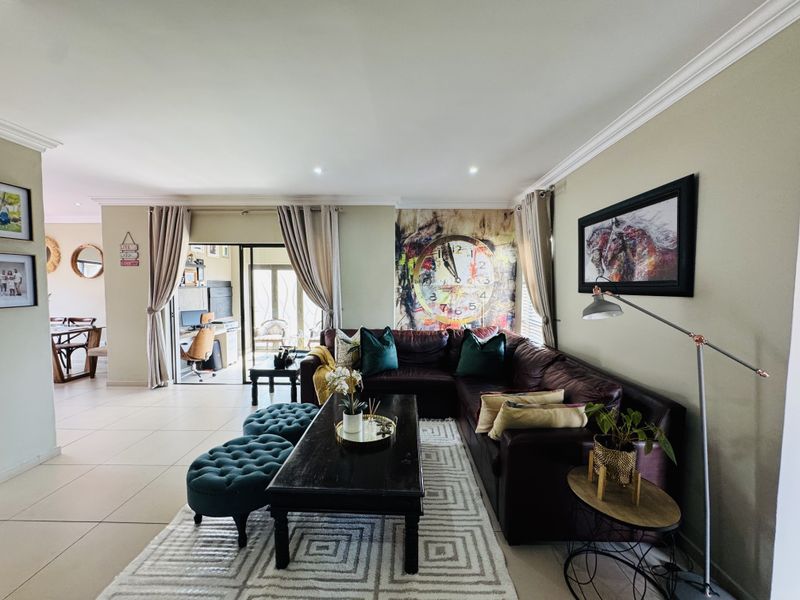 Chic, Spacious & Family-Ready – The Lifestyle You’ve Been Waiting For - Photo 4