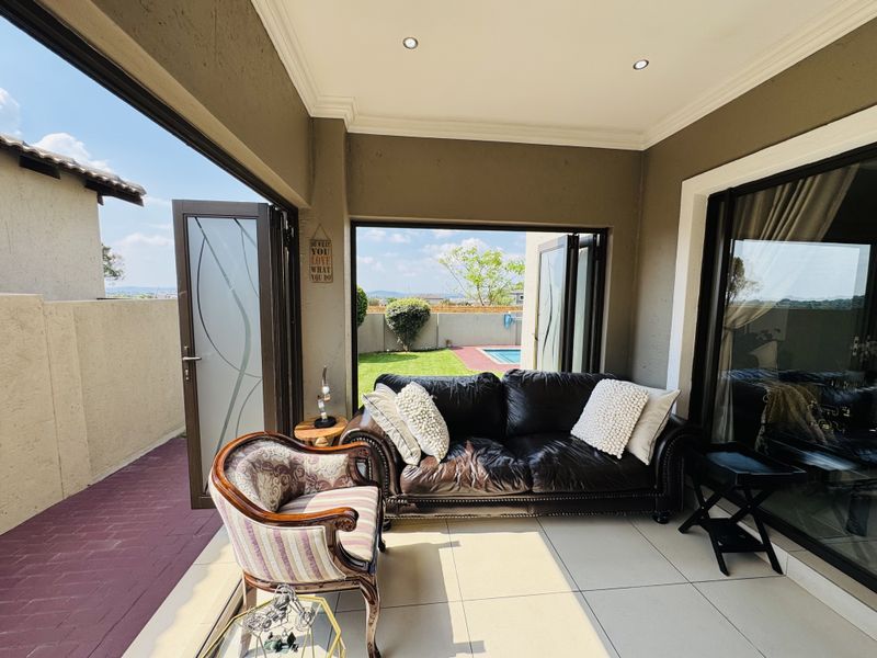 Chic, Spacious & Family-Ready – The Lifestyle You’ve Been Waiting For - Photo 1