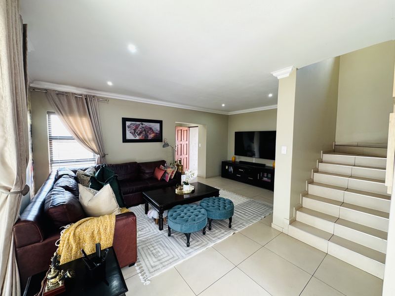 Chic, Spacious & Family-Ready – The Lifestyle You’ve Been Waiting For - Photo 5