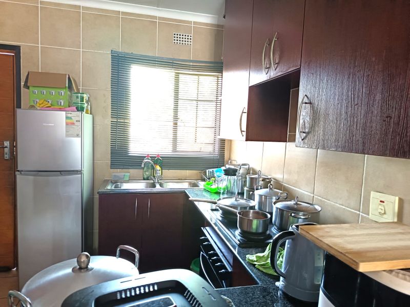 Modern 2-Bed in Secure Sonneveld Complex - Moderne 2-Slaapkamer in Veilige Sonneveld-Kompleks - Photo 6