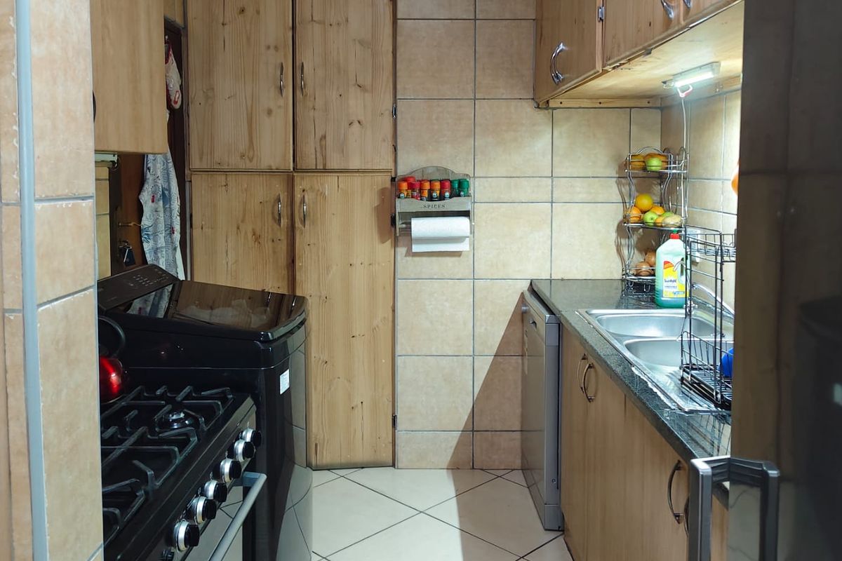 ✨ Elegant 3-Bedroom Residence in a Prestigious Secure Estate ✨ - Photo 3