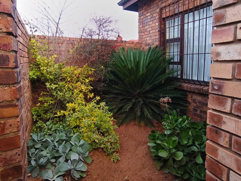✨ Elegant 3-Bedroom Residence in a Prestigious Secure Estate ✨ - Photo 1